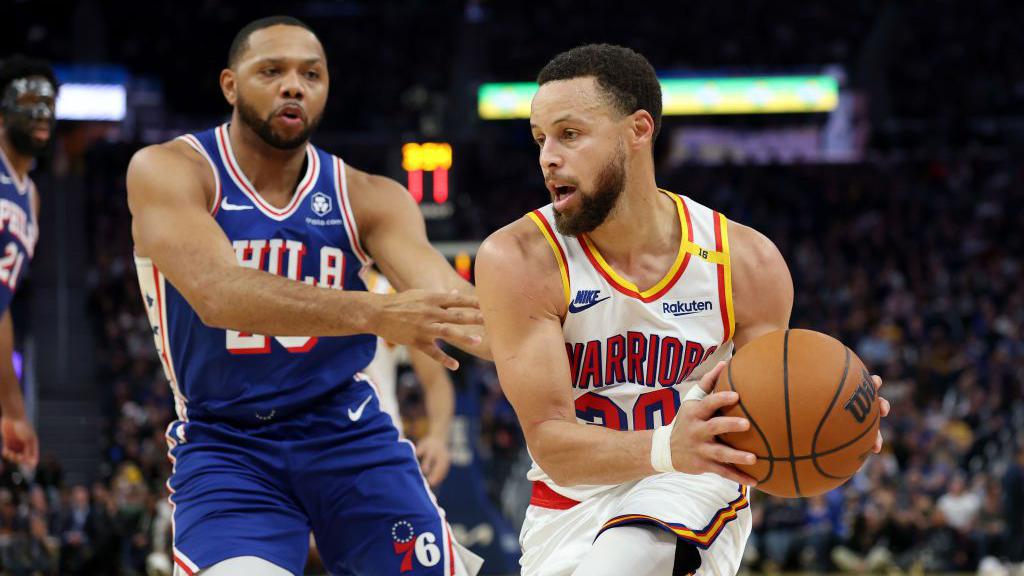 NBA: Stephen Curry makes history as Golden State Warriors rout