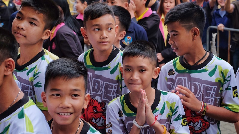 Parte de los niños tailandeses que quedaron atrapados en una cueva tailandesa.