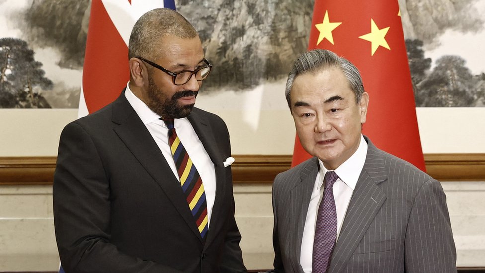 詹姆斯·克萊弗利上個月訪問北京期間會見了中國外長王毅