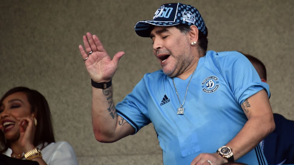 Maradona sufrió como un aficionado más la derrota del Dinamo Brest.