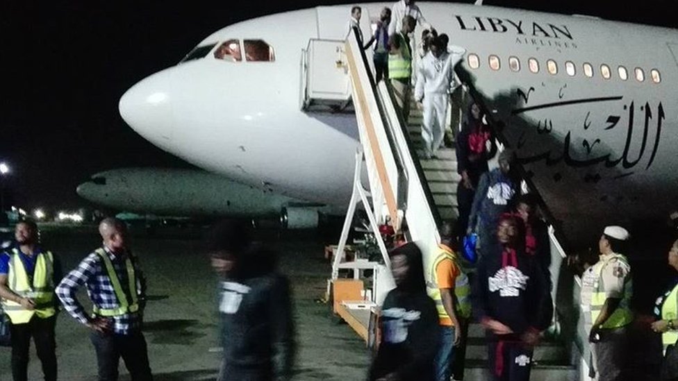 976px x 549px - Nigeria's Buhari vows to fly home stranded migrants - BBC News