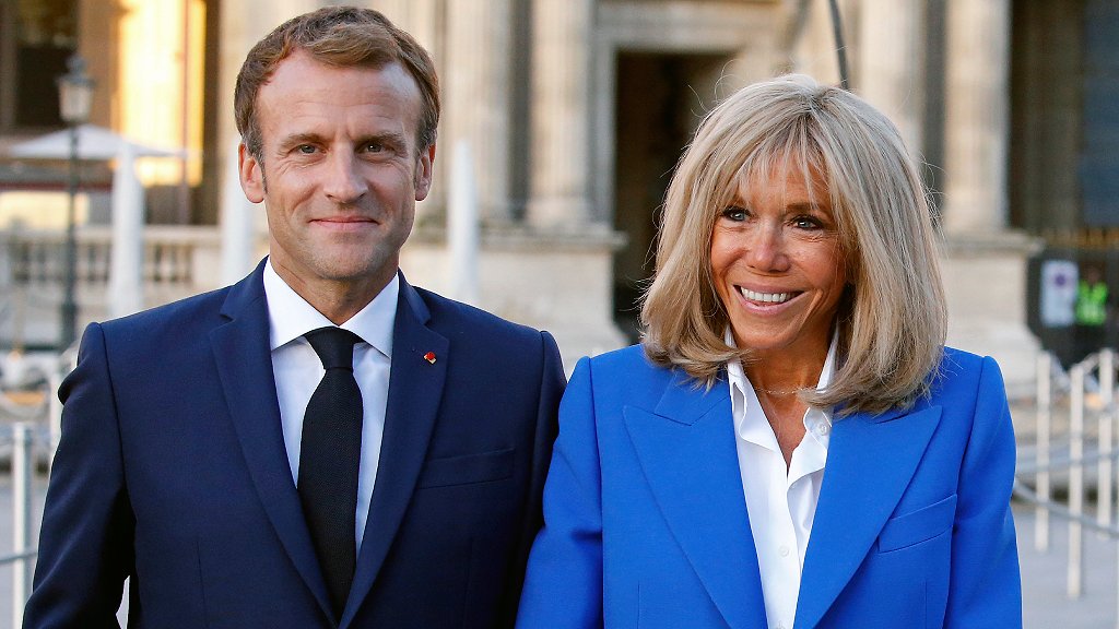 Emmanuel dan Brigitte Macron