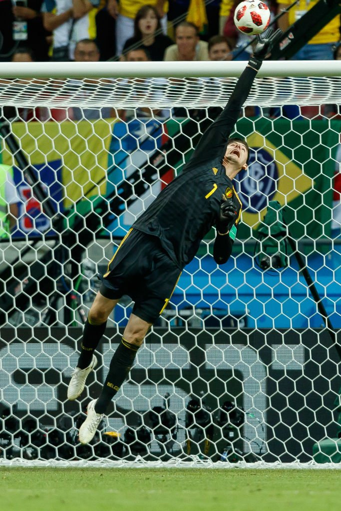 La fabulosa estirada de Courtois para salvar a Bélgica.