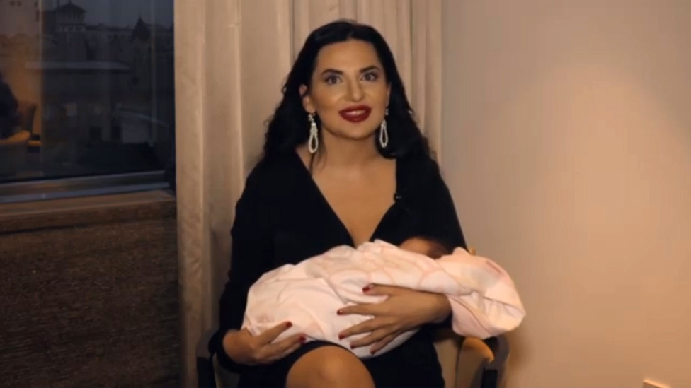 Doktorka Ruža je na društvene mreže postavila snimak sebe sa bebom