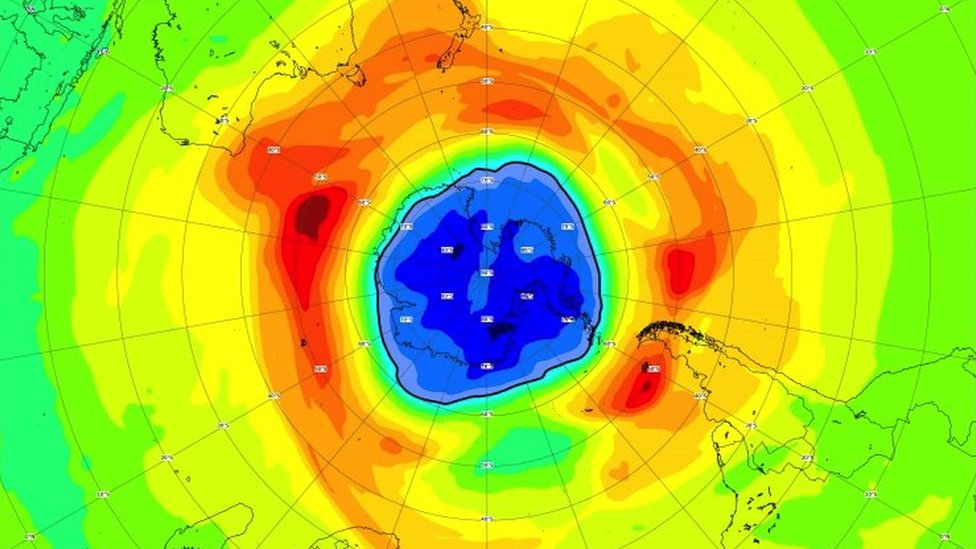 Esta foto de la Agencia Espacial Europea muestra el tamaño del agujero de la capa de ozono en el Polo Sur.