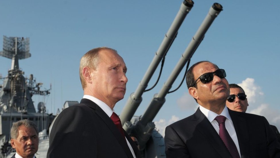 Vladimir Putin y el presidente egipcio, Abdel Fattah al Sisi, durante una visita al Moskva, en Sochi, el 12 de agosto de 2014.