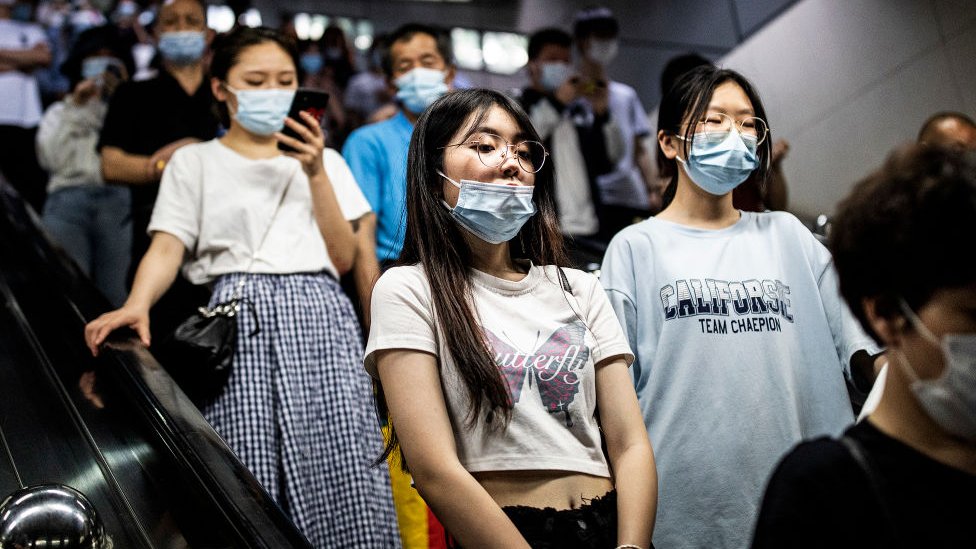 passageiros assageiros em Wuhan, China.
