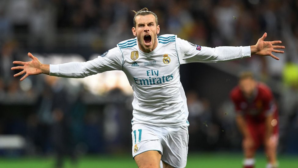 Gareth Bale celebra su gol contra el Liverpool.