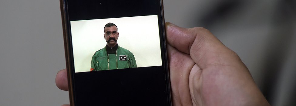 Pilot pesawat tempur India, Abhinandan Varthaman, yang dibebaskan oleh pihak Pakistan