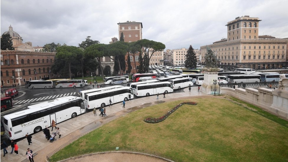 Roma'da turistik otobüs işgal eylemi