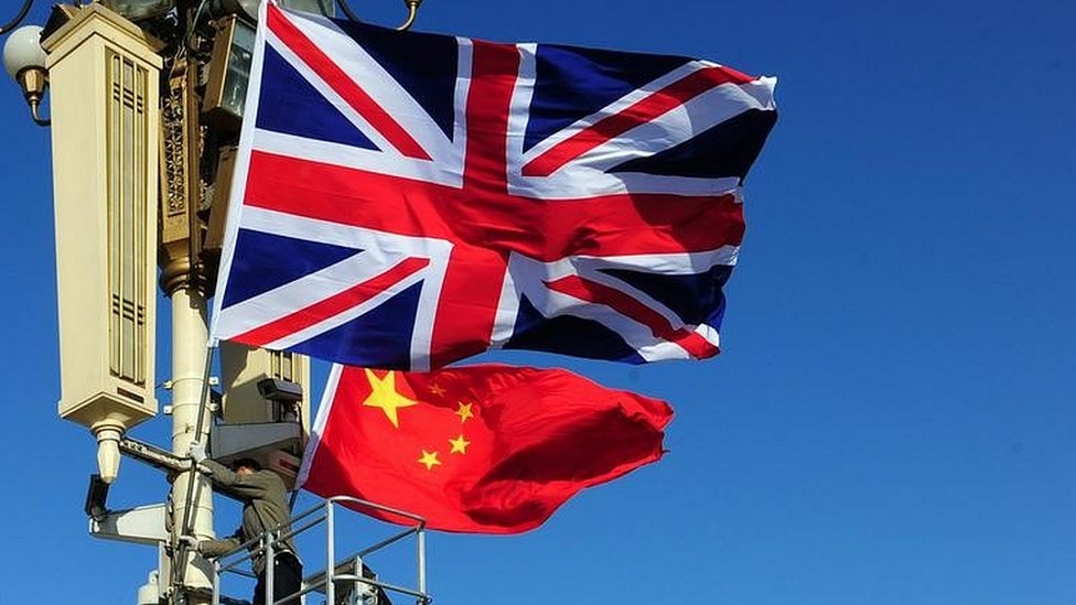 Флаги Великобритании и Китая