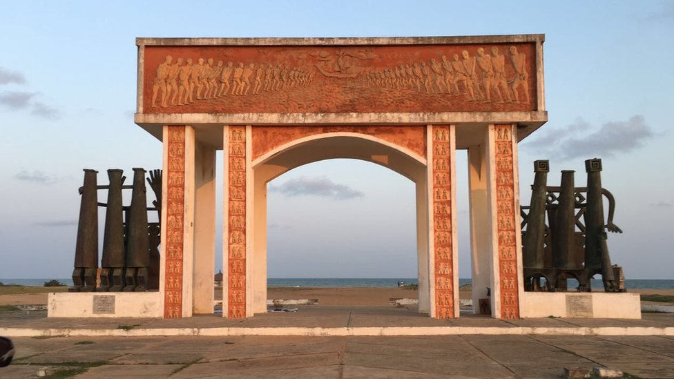 La "Puerta de no retorno" es un recordatorio de la dolorosa historia de esclavos de Benín. La "Puerta de no retorno", en Ouidah.