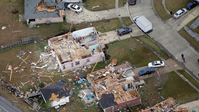 Louisiana tornadoes: 'The whole house fell apart' - BBC News