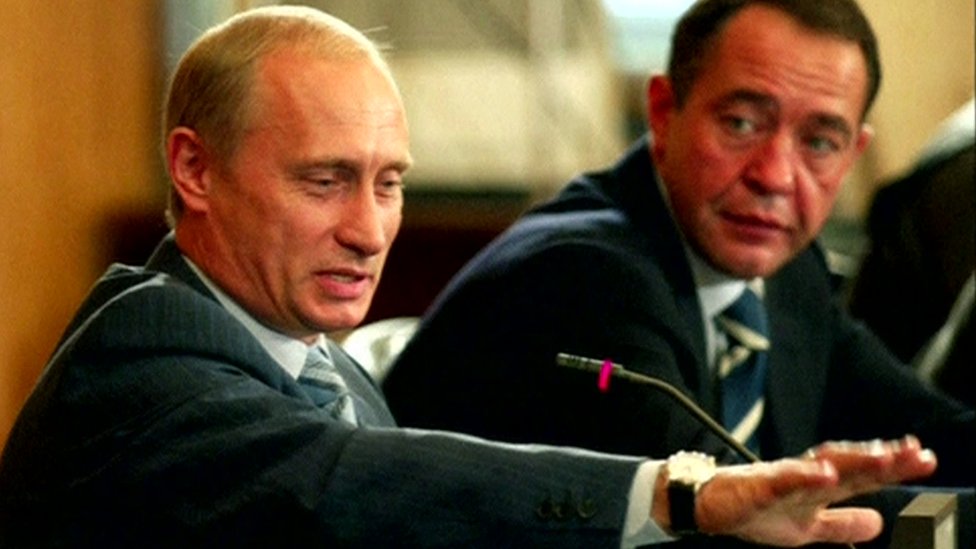 Президент России Владимир Путин (слева) и Михаил Лесин. Фото: январь 2002 г.