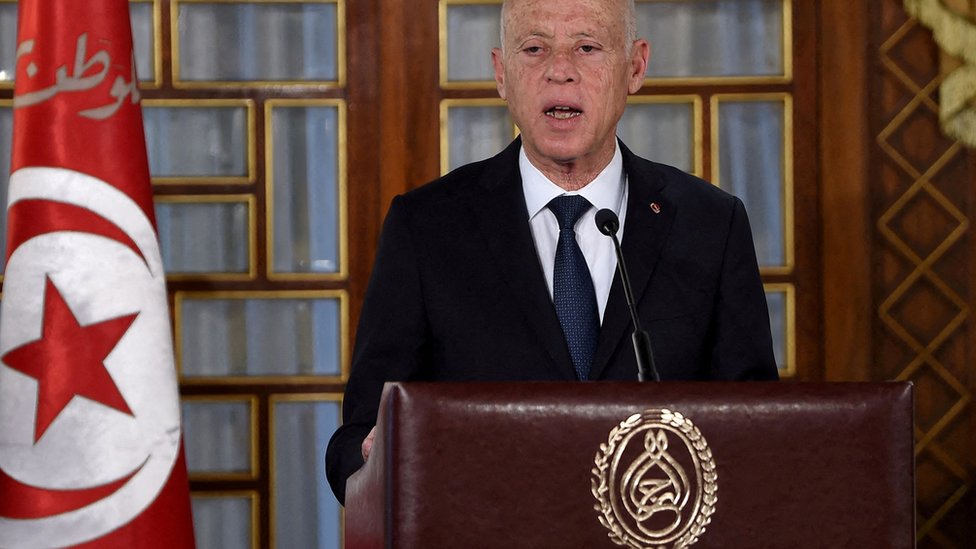 قيس سعيد: الرئيس التونسي يقيل 57 قاضيا ويتهمهم بالفساد وحماية الإرهابيين 1 قيس سعيد