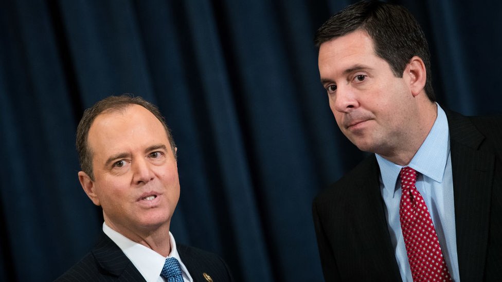 El demócrata Adam Schiff y el republicano Devin Nunes cambiaron sus roles en el Comité de Inteligencia de la Cámara de Representantes tras las elecciones de noviembre.