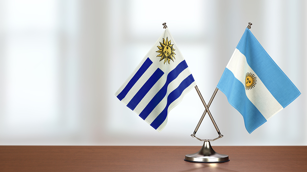 Banderines de Argentina y Uruguay