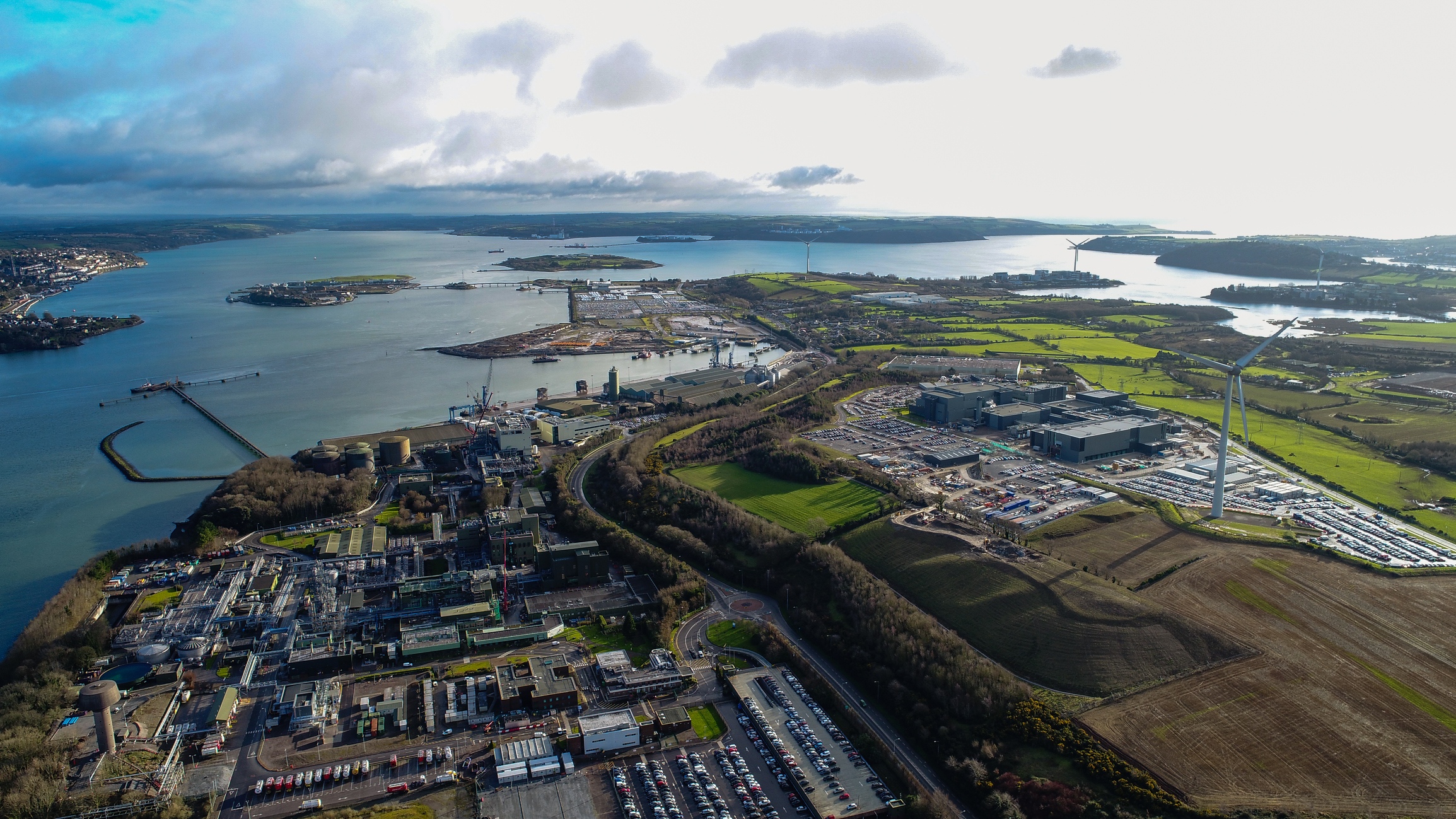 Ringaskiddy : €3.85m of cocaine seized at County Cork port - BBC News