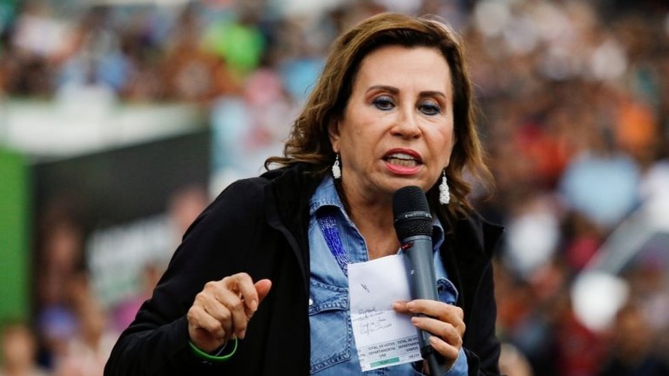Сандра Торрес выступает на митинге предвыборной кампании перед вторым туром второго тура голосования в Сьюдад-Перония