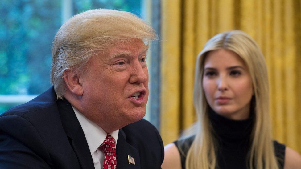 A pesar del anuncio, las emisiones de carbono de Estados Unidos continuarán cayendo. Donald Trump e Ivanka Trump