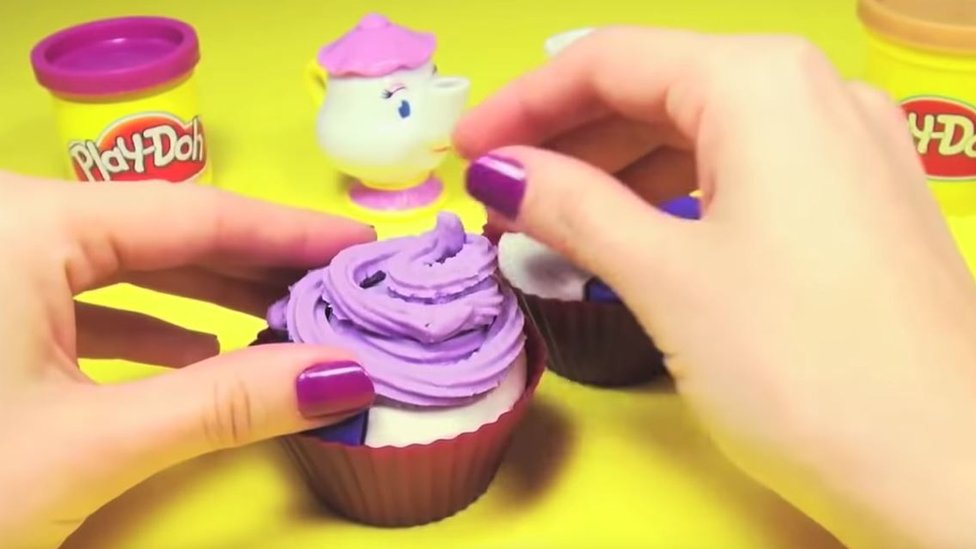 Unboxingsurpriseegg tarafından yayımlanan Oyun Hamuru Dondurmalı Kap Keki videosu ise 879 milyon kez izlenmiş