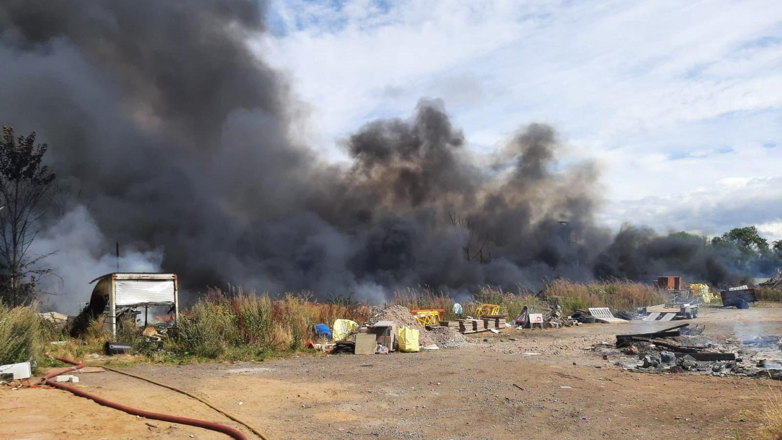 Bilsthorpe: Firefighters called to large blaze on farmland