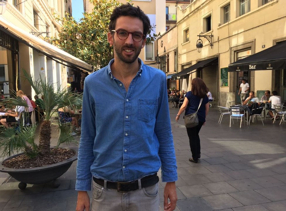 El periodista francés Henry De Laguérie cree que los sentimientos y las reacciones en Cataluña se radicalizaron cuando "la maquinaria del Estado se puso en marcha de forma contundente contra el referéndum". Henry De Laguérie