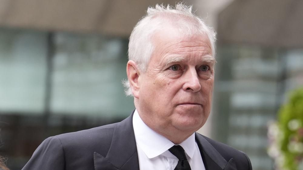 Andrew Mountbatten-Windsor gives up gun licence after Met Police request