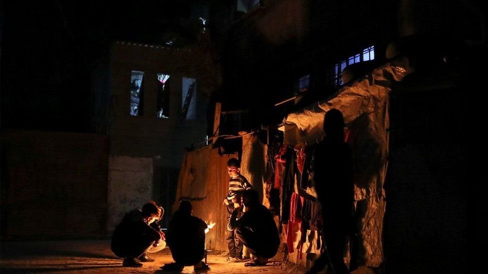 انقطاع التيار الكهربائي في غزة يعطل تقريبا جميع مناحي الحياة اليومية