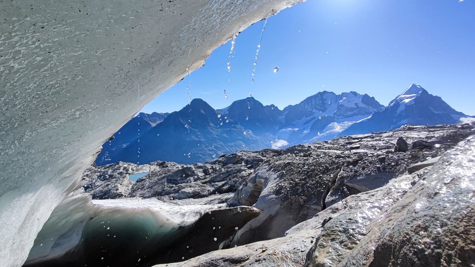Swiss glaciers get 10% smaller in two years