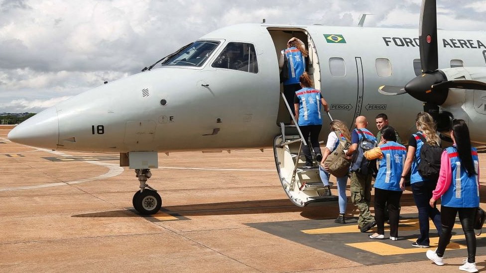 Medics and nurses from Brazil's Universal Health System (SUS) boarding a plane to Roraima