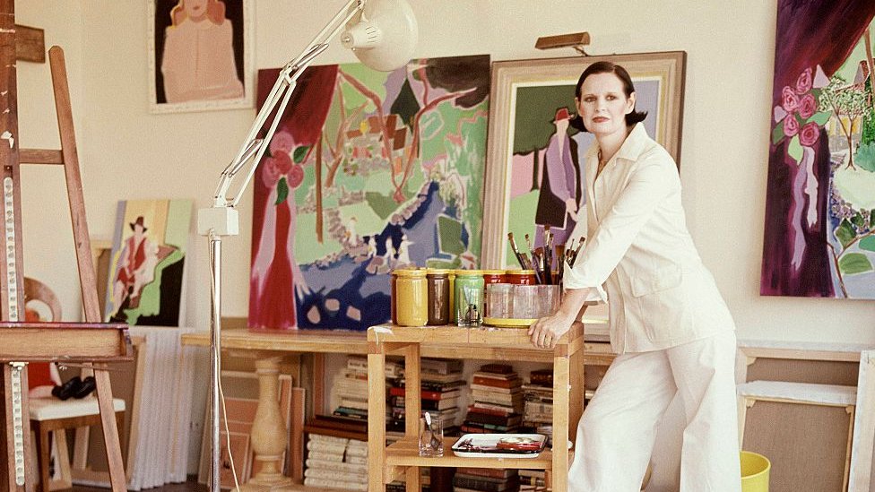 Gloria Vanderbilt en su estudio en 1975.