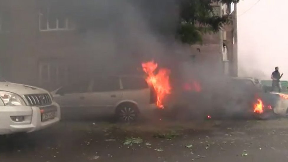 Carros quemados en Stepanakert.