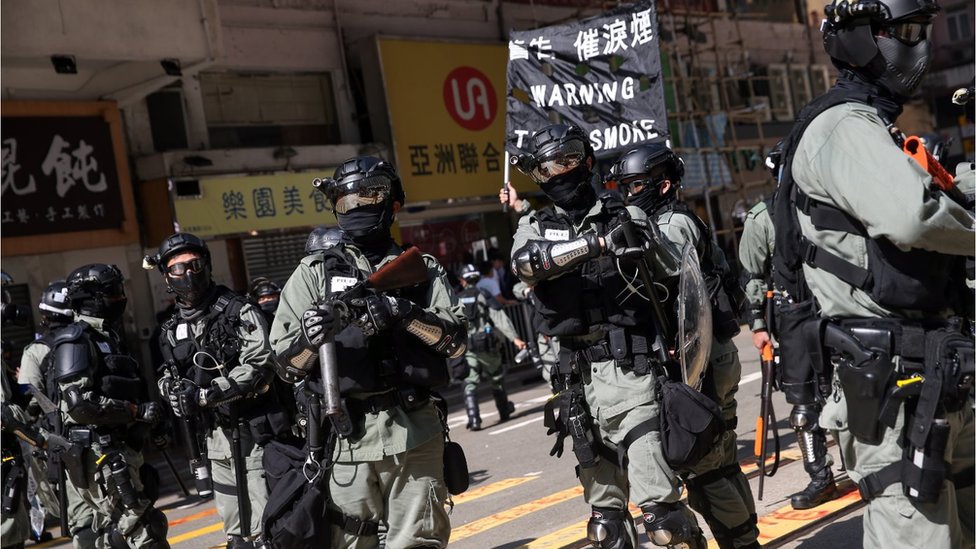 Полиция в спецодежде Гонконга