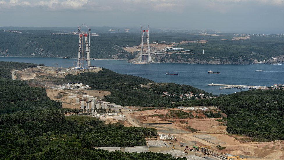 İstanbul'da 3. Köprü inşaatı çevreye etkileri yönünden tartışmalara neden olmuştu.