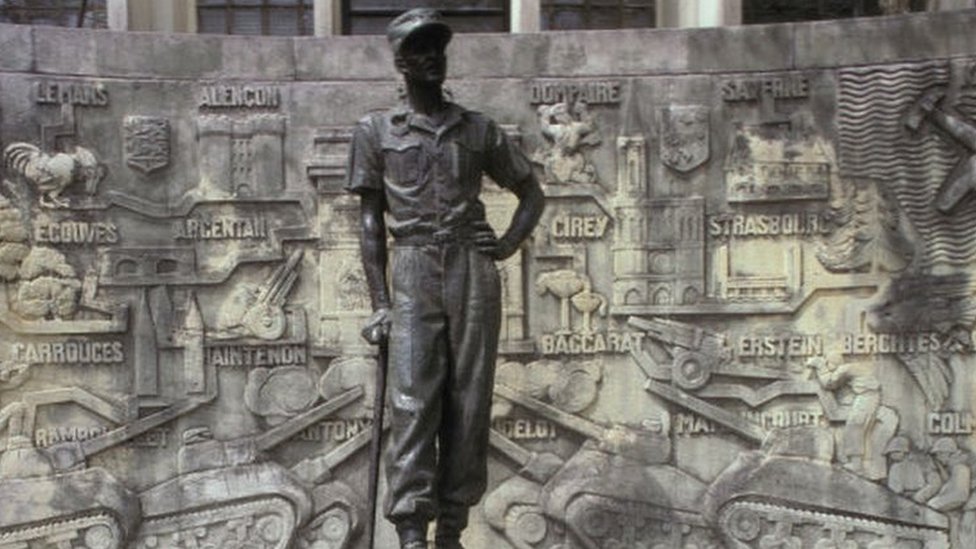 Памятник статуе генерала Леклерка