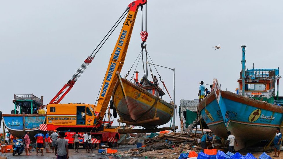 Рыболовные суда Мумбаи очищаются перед циклоном