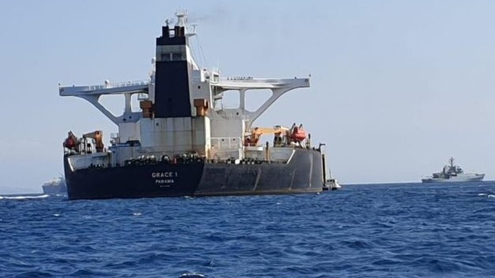 ناقلة ناقلة النفط الإيرانية في عرض البحر، والتي يشتبه بأنها كانت متجهة بحمولتها من النفط الخام إلى سوريا