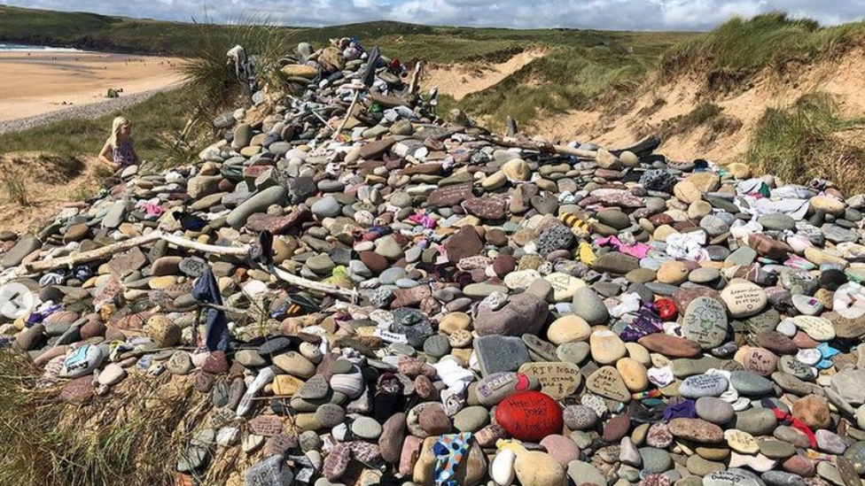 Piedras en la playa de Gales
