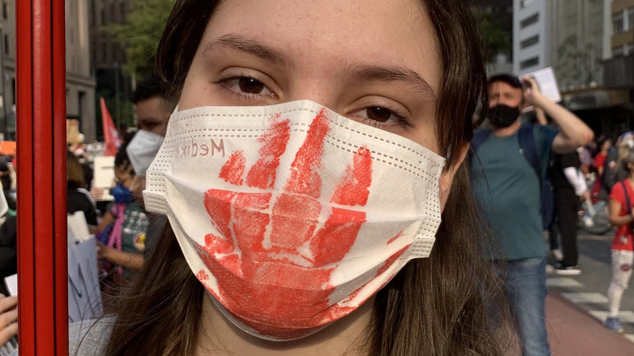 Bolsonaro rallies the right as Brazil coronavirus cases surpass 100,000