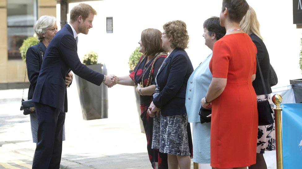 Встреча принца Гарри с гостями в Лидсе