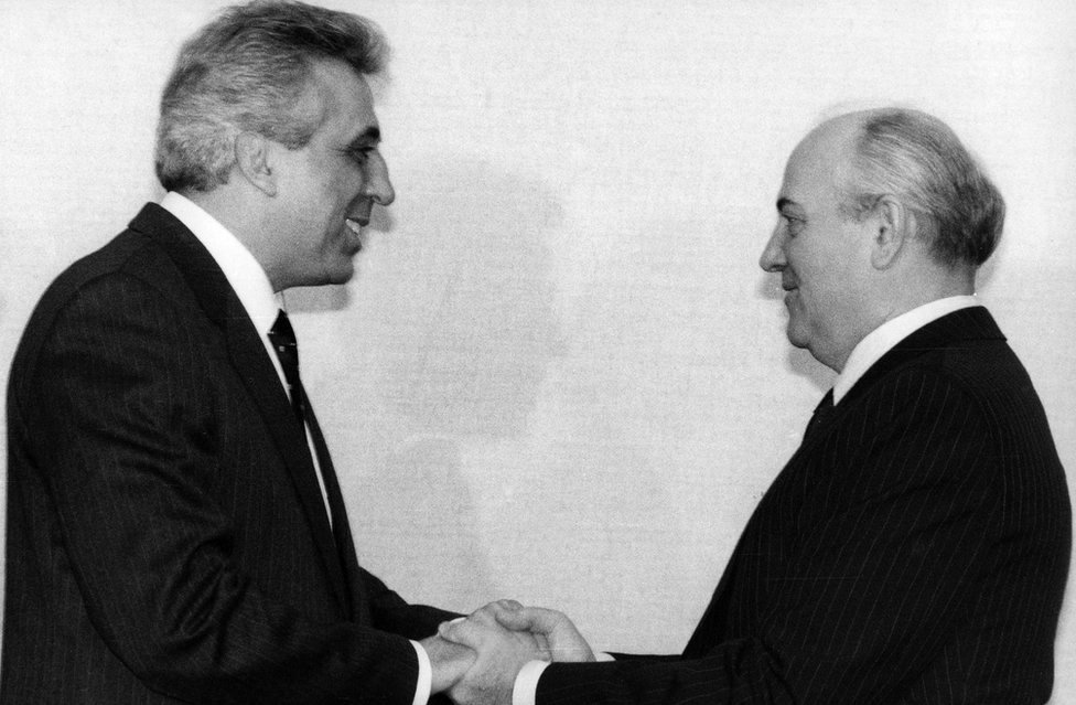 Egon Krenz se reúne con Mijaíl Gorbachov en Moscú el 1 de noviembre de 1989.
