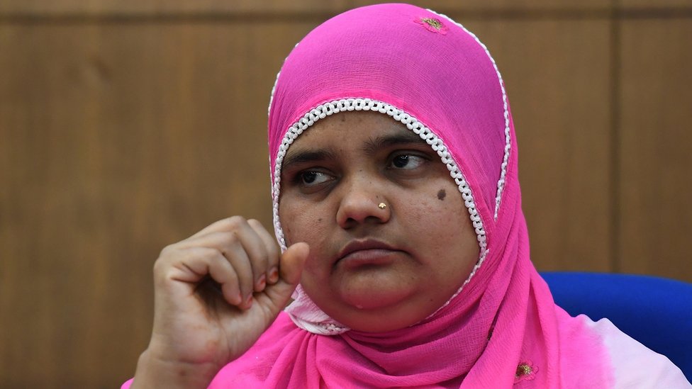 Bilkis Bano: India Supreme Court cancels release of 2002 riots rapists -  BBC News