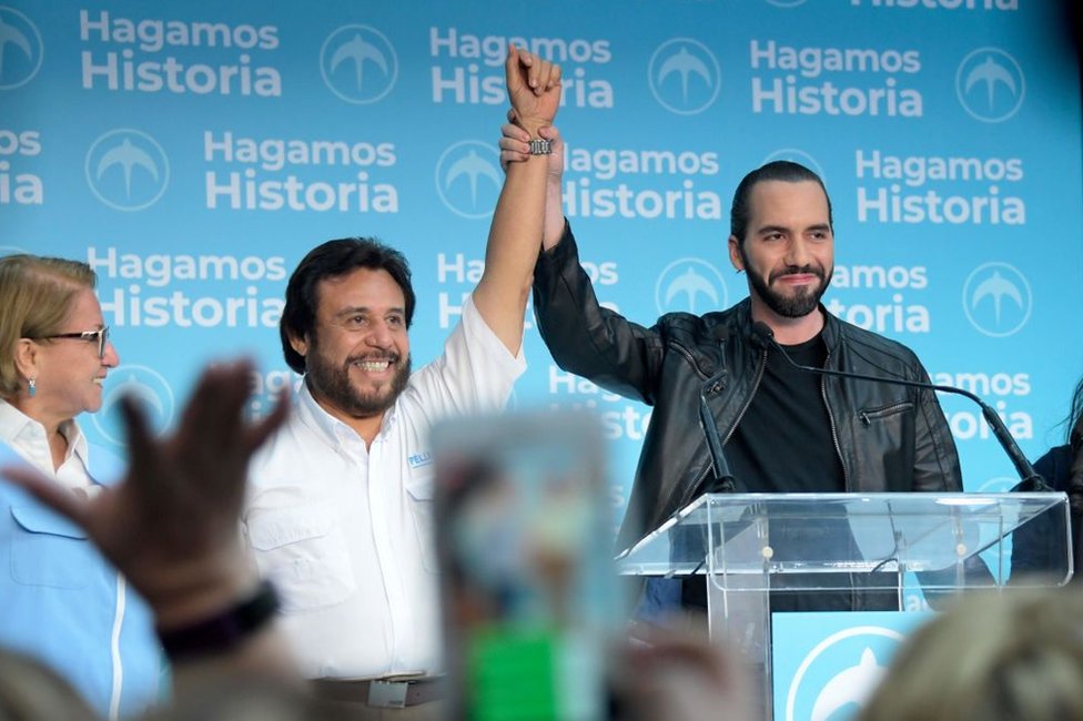 Félix Ulloa, hoy vicepresidente de El Salvador, y Nayib Bukele, el presidente, celebran la victoria electoral el 3 de febrero de 2019.