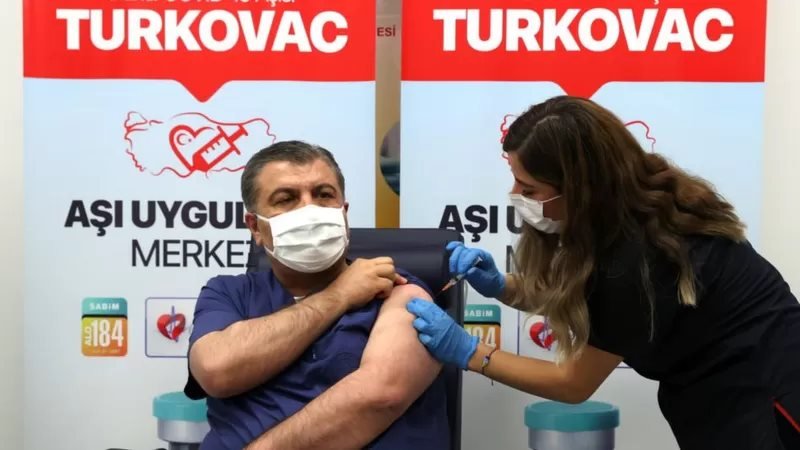 Sağlık Bakanı Fahrettin Koca, Aralık ayında Turkovac aşısı oldu.