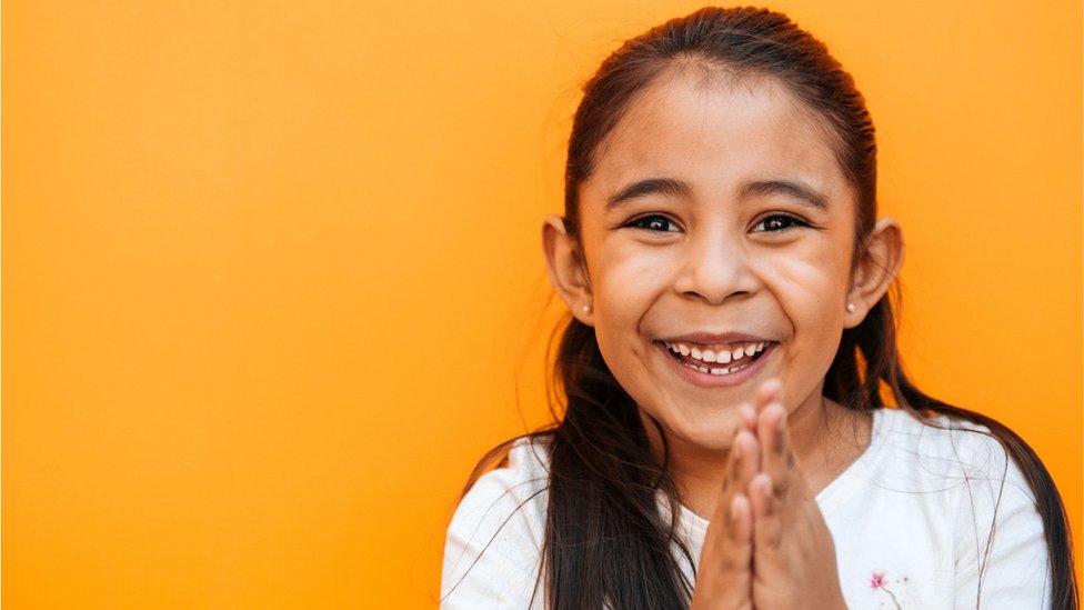Niña mexicana sonriendo