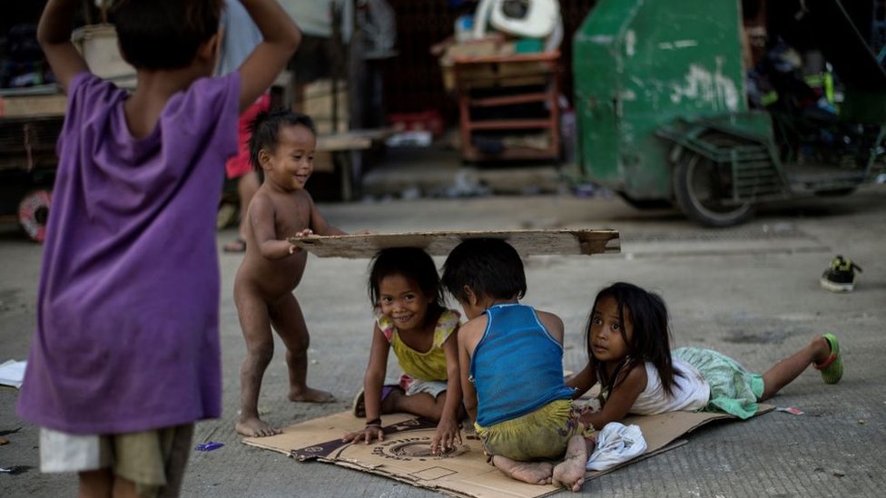 Niños pobres en Manila, Filipinas.