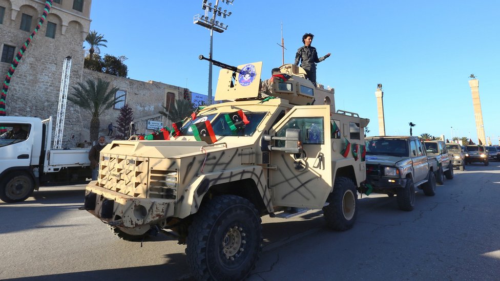 Libya'da Muammer Kaddafi'nin devrilmesine yol açan isyanın dokuzuncu yıl dönümü, Trablus'taki Şehitler Meydanı'nda kutlandı