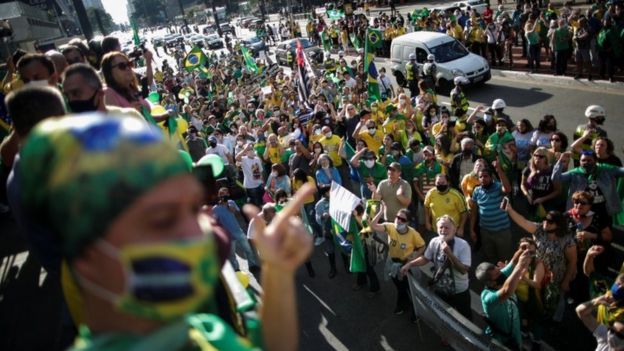 Bolsonaro'yu destekleyenler Kongre ve Yüksek Mahkeme tarafından ona karşı bir komplo yürütüldüğüne inanıyor