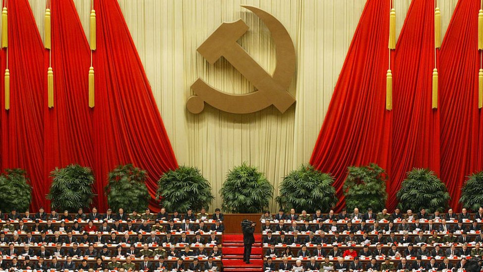 在中國社會中擔任高級職務的大多數人都是共產黨員。